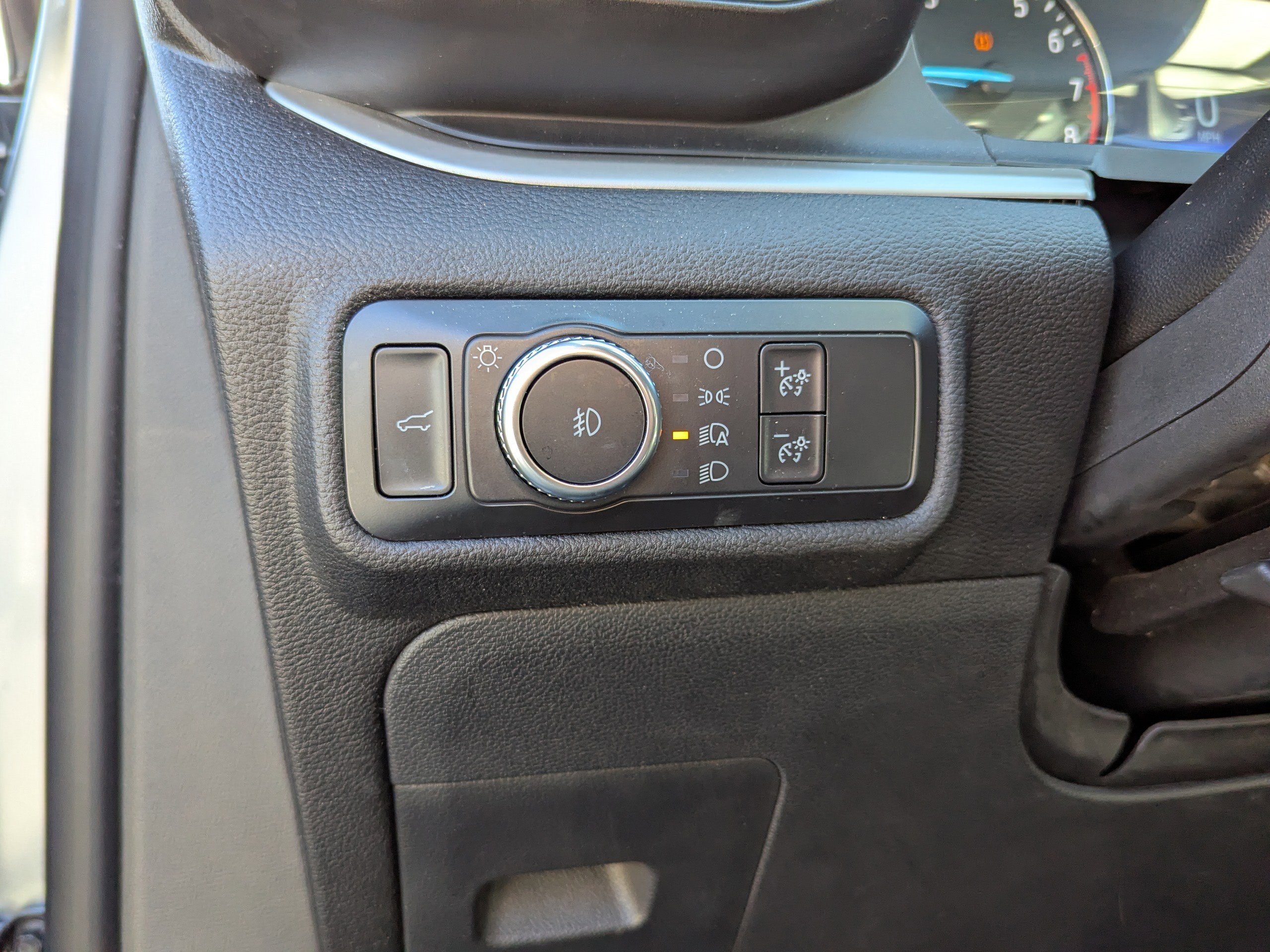 Used 2020 Ford Explorer XLT w/ Equipment Group 202A image 20