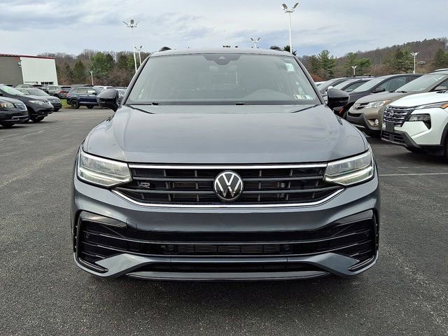 Certified 2024 Volkswagen Tiguan SE R-Line image 2