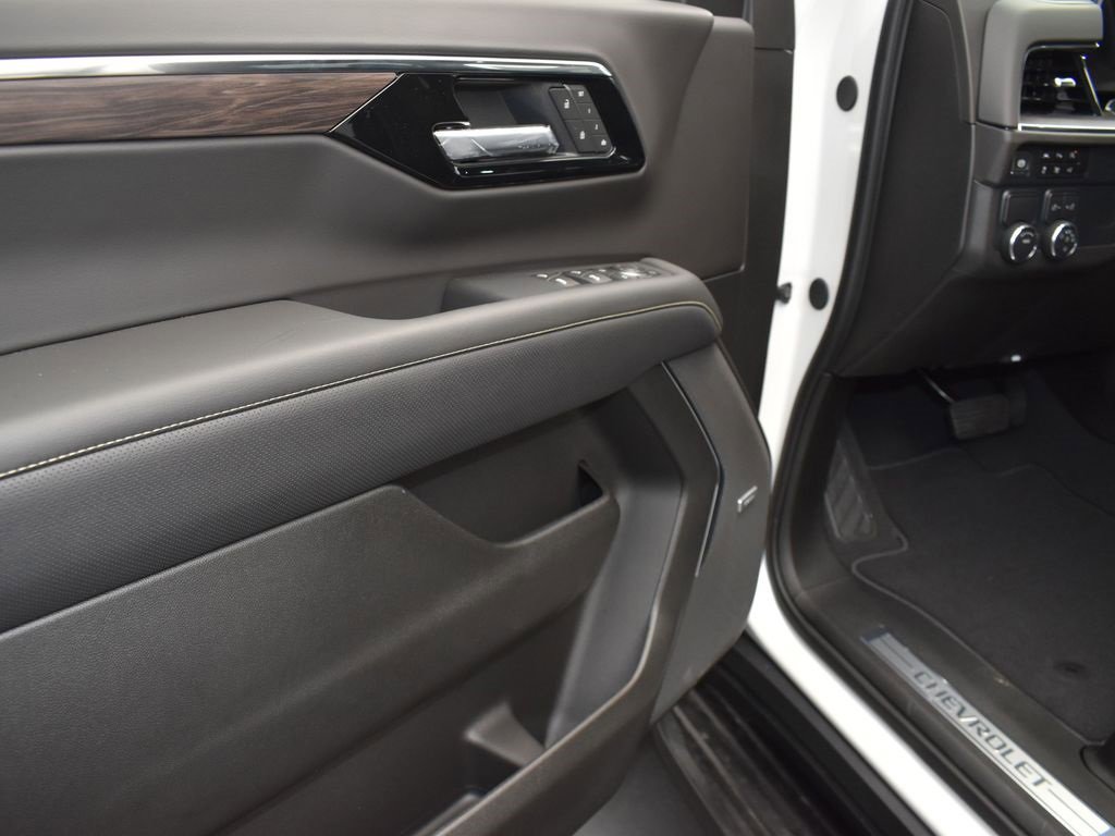 New 2025 Chevrolet Suburban Premier image 11