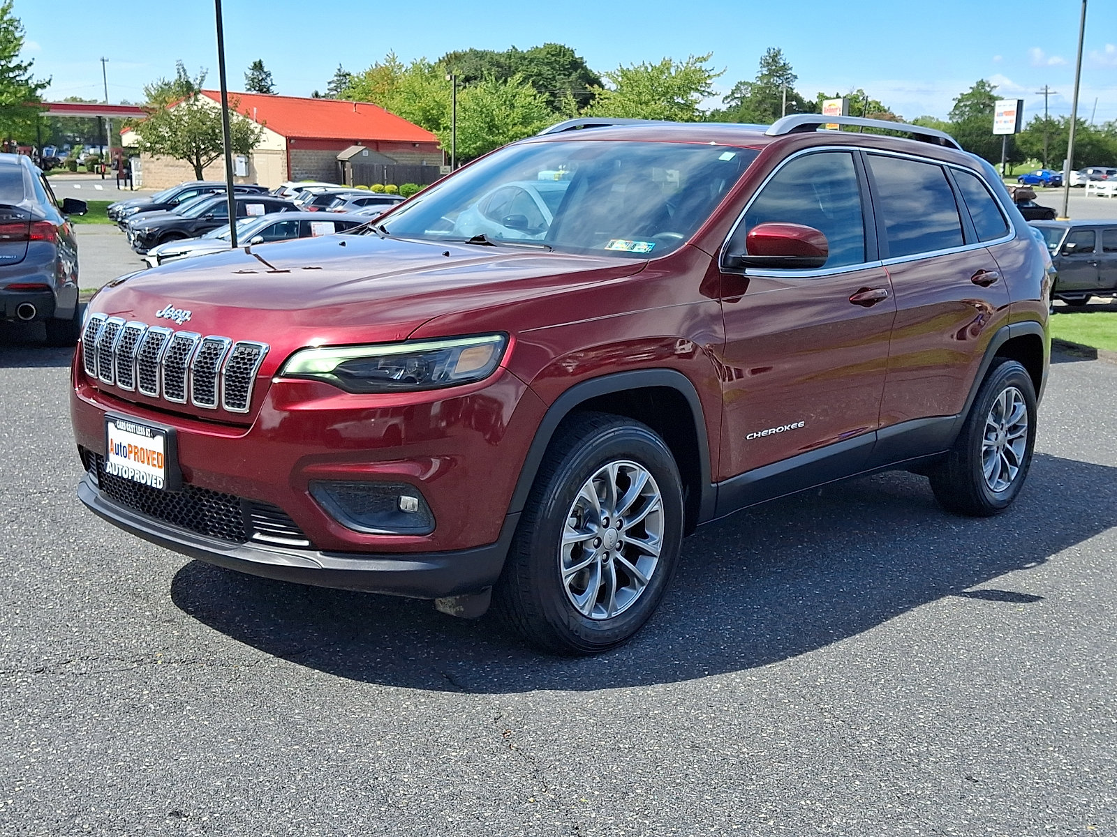 Used 2019 Jeep Cherokee Latitude Plus w/ Cold Weather Group AWD/4WD image 3