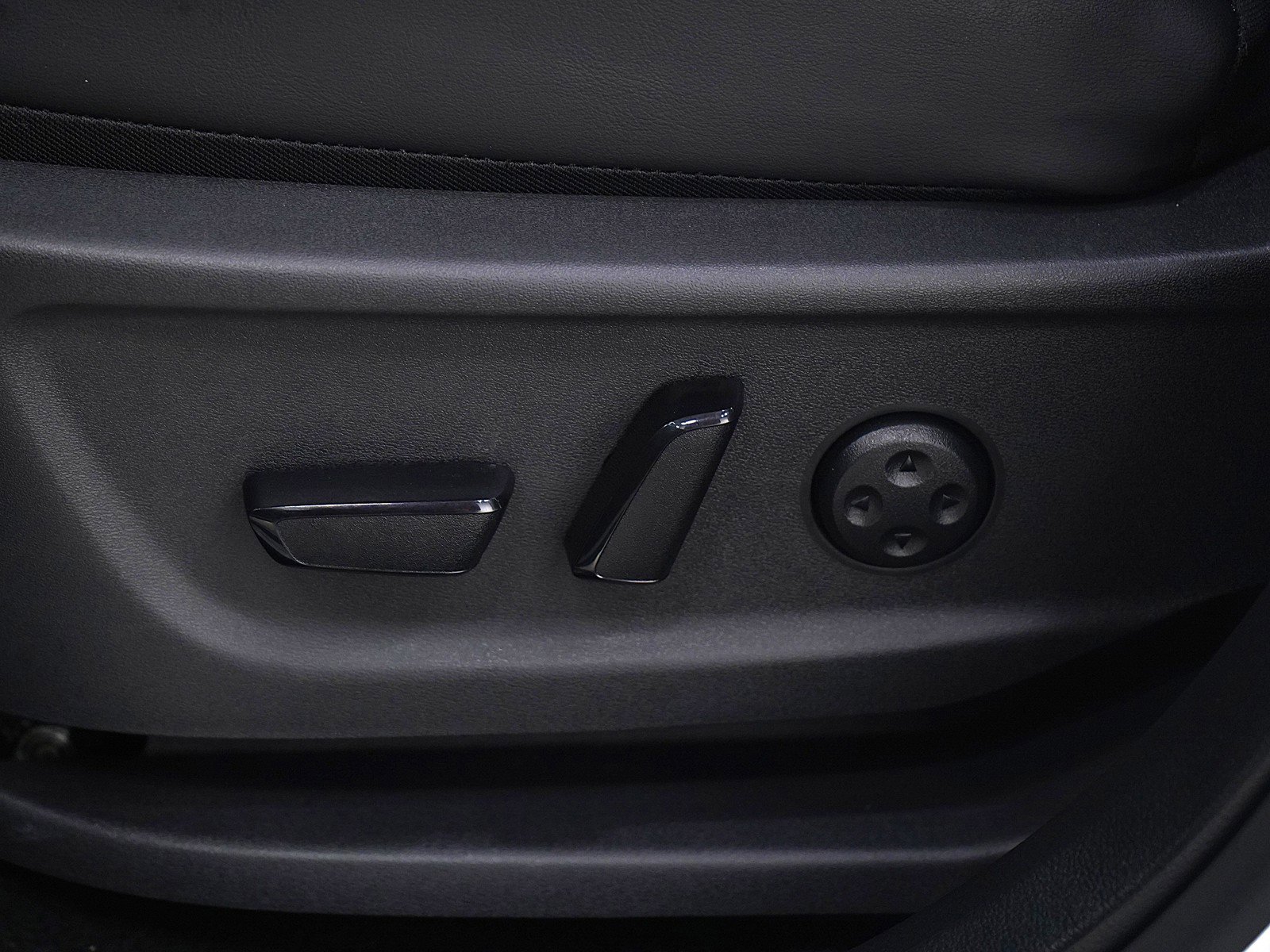 Used 2024 Nissan Ariya AWD image 31