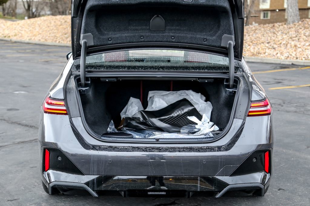 New 2026 BMW 530i xDrive w/ M Sport Package image 28