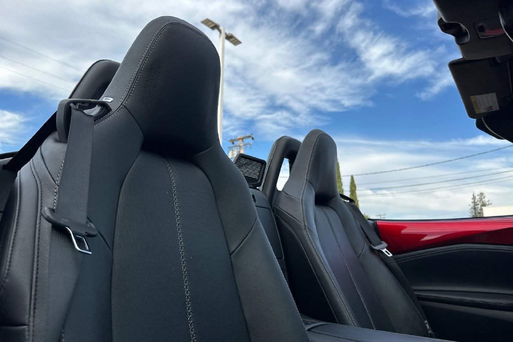 Used 2022 MAZDA MX-5 Miata Grand Touring w/ Weather Package RWD image 15
