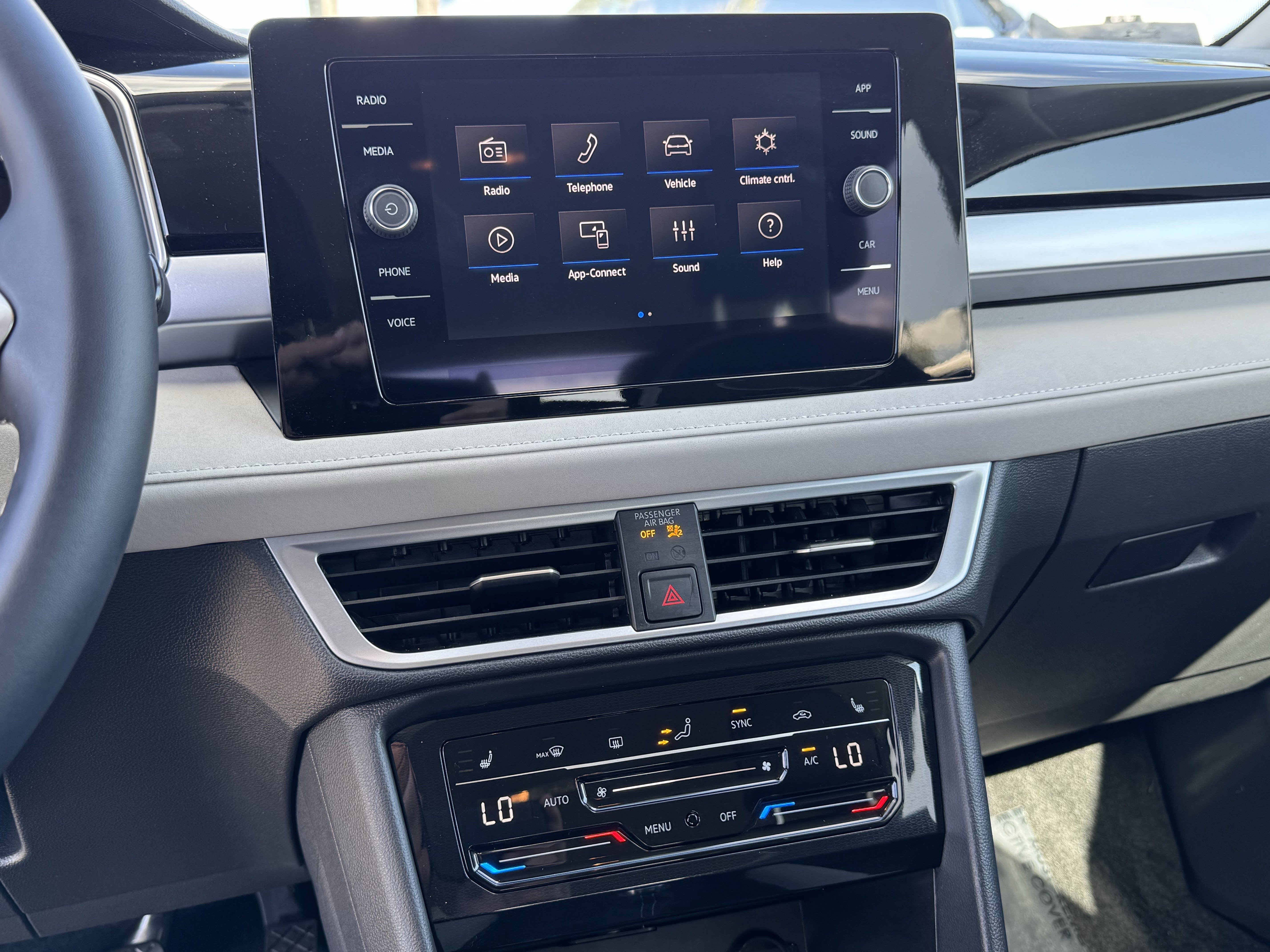 Used 2025 Volkswagen Taos SE image 25