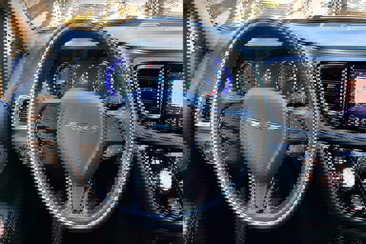 Used 2020 Chrysler Pacifica Limited w/ Advanced Safetytec Group image 7