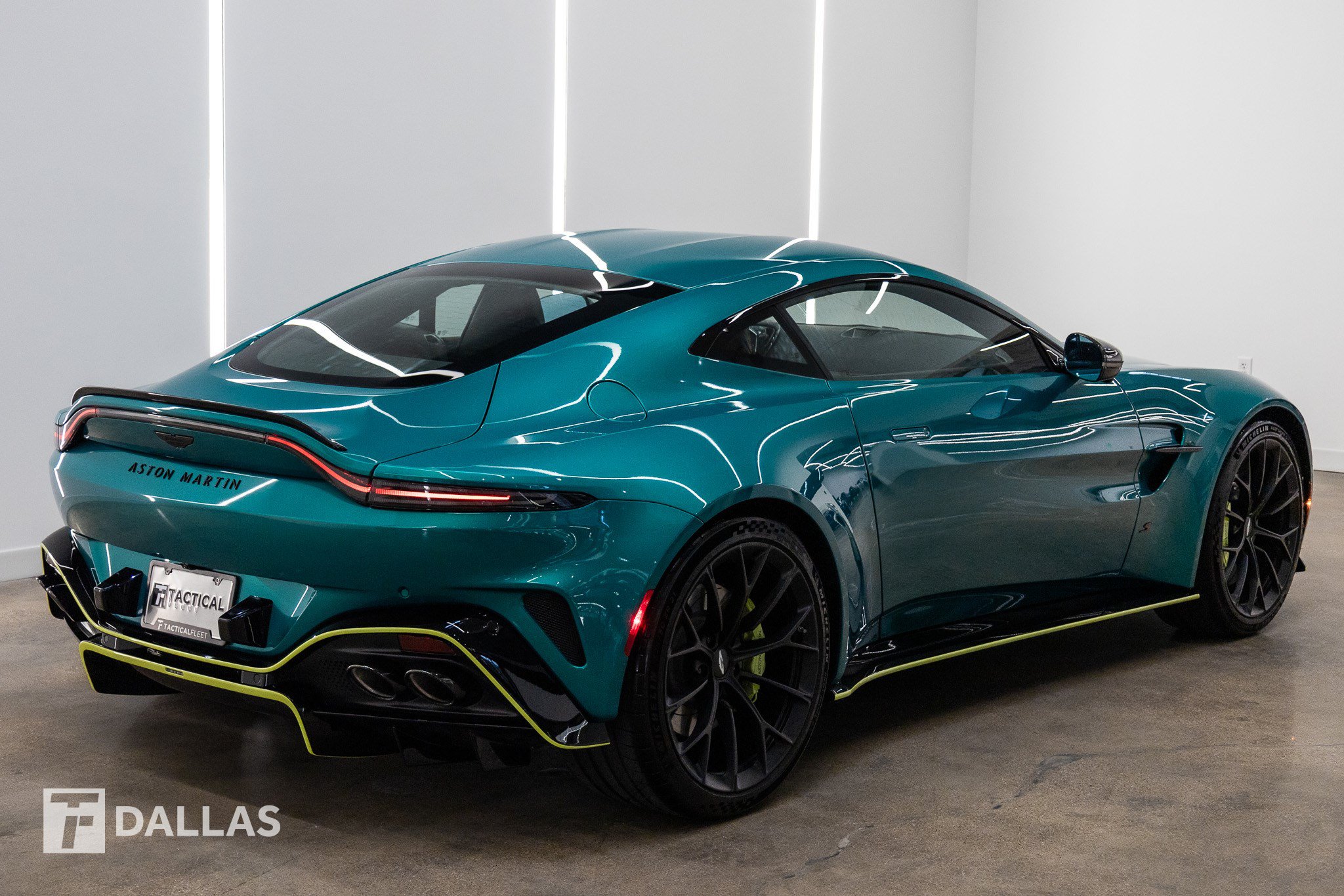 Used 2026 Aston Martin V8 Vantage S RWD image 13