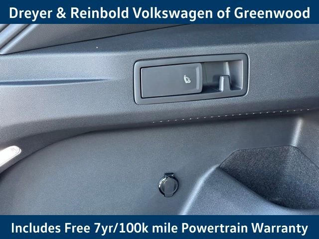 New 2025 Volkswagen Tiguan SE R-Line image 38