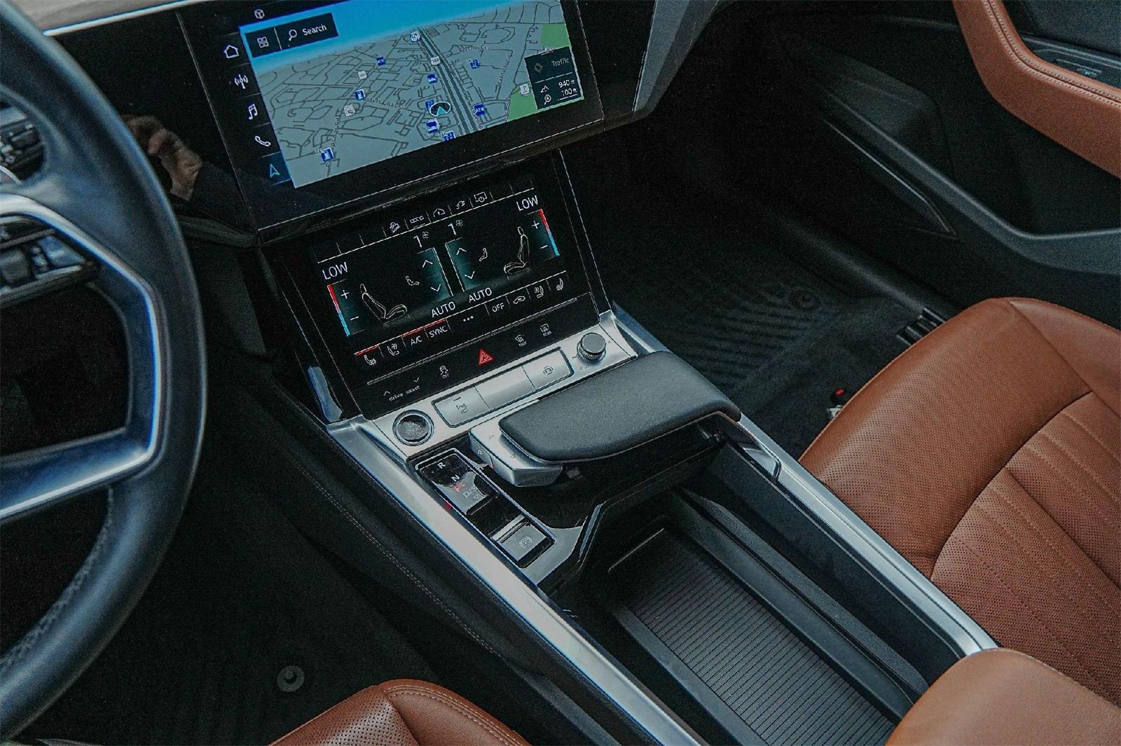 Used 2024 Audi Q8 e-tron Premium Plus image 16