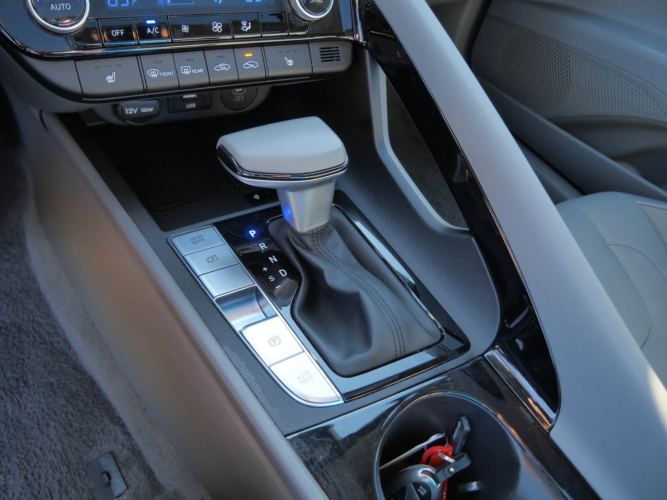 Used 2025 Hyundai Elantra SEL FWD image 24