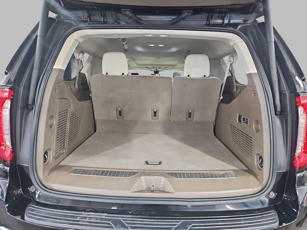 Used 2021 GMC Yukon XL Denali w/ Denali Premium Package image 17