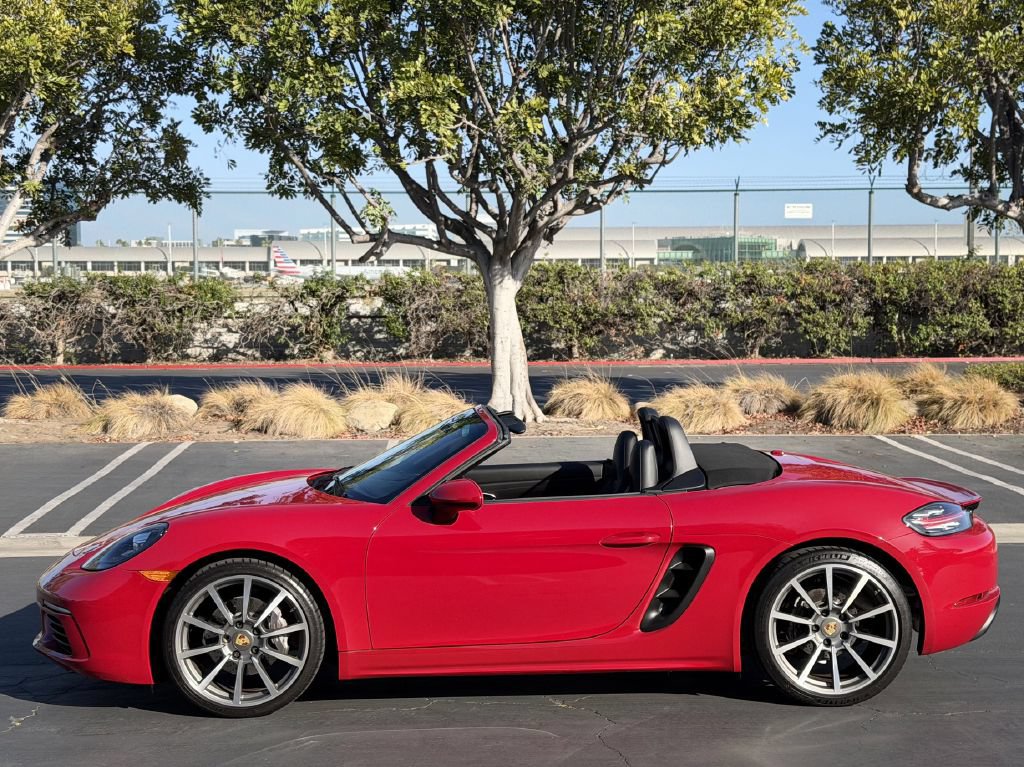 Used 2020 Porsche 718 Boxster RWD image 15