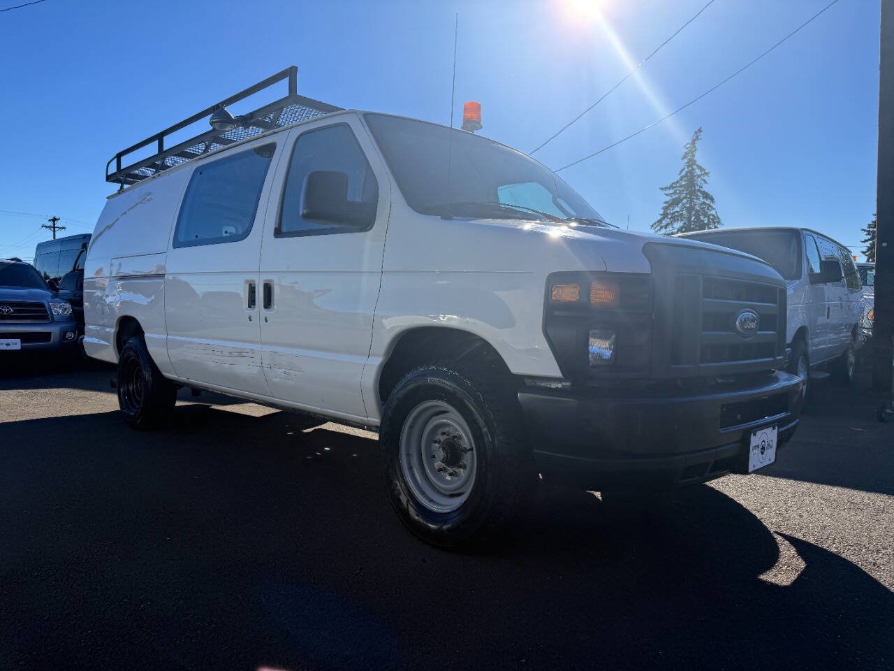 Used 2014 Ford E-350 and Econoline 350 Extended Super Duty w/ Power Group RWD image 2