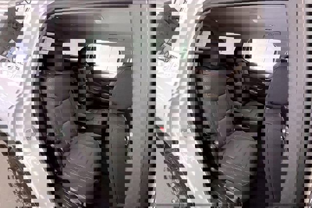 Used 2023 GMC Acadia SLE w/ Driver Convenience Package image 18