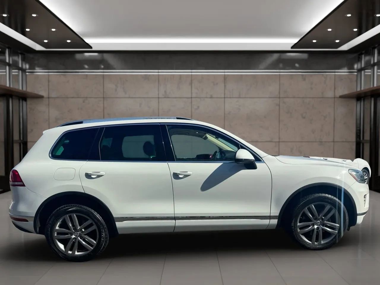 Used 2015 Volkswagen Touareg VR6 image 7