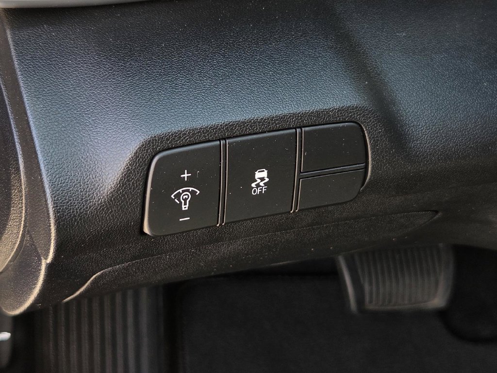 Used 2024 Hyundai Elantra SEL FWD image 18
