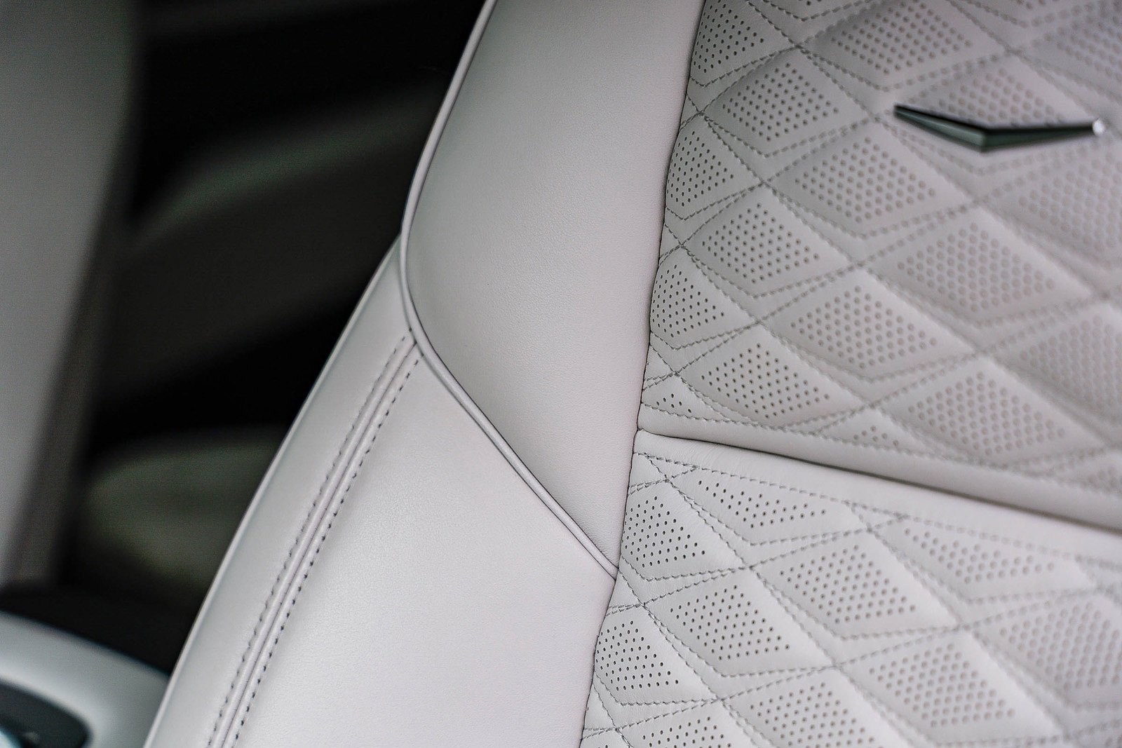 Used 2025 Cadillac Escalade V w/ LPO, ONYX Package image 26