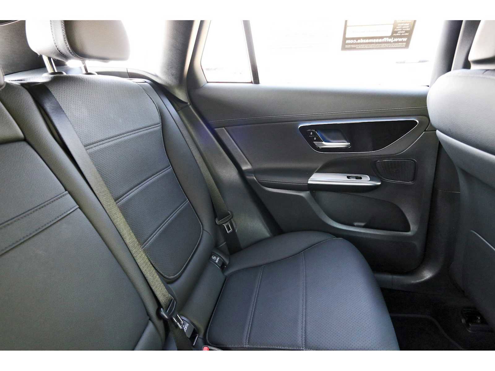 Used 2025 Mercedes-Benz GLC 300 image 10