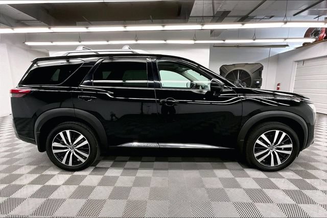 Used 2023 Nissan Pathfinder Platinum w/ Cargo Package AWD/4WD image 15
