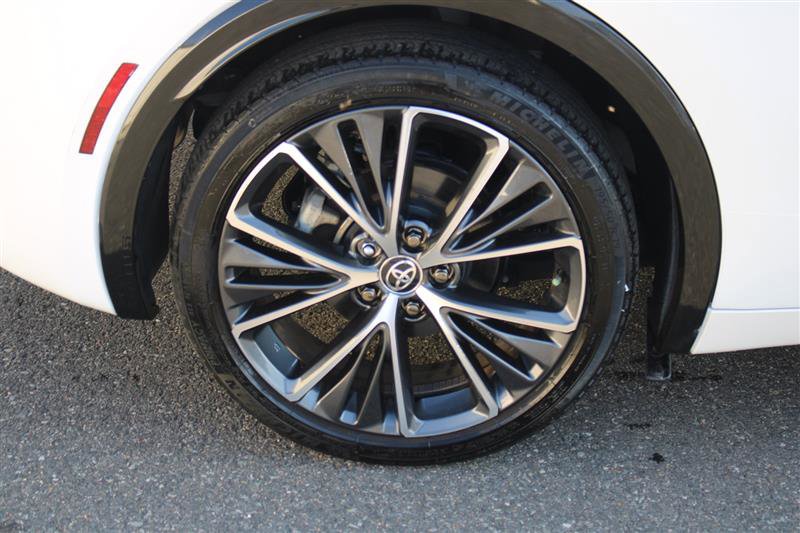 Used 2023 Toyota Prius XLE image 9