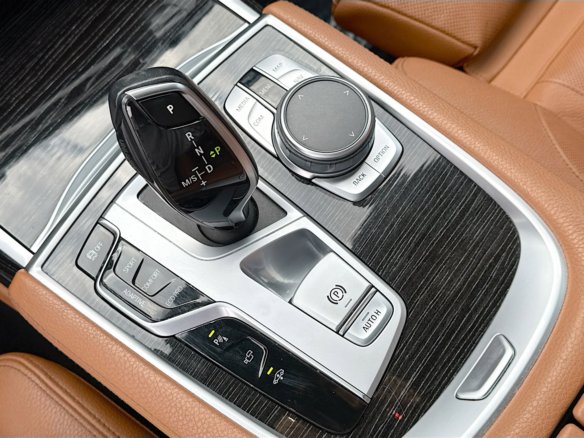 Used 2020 BMW 740i w/ M Sport Package image 29