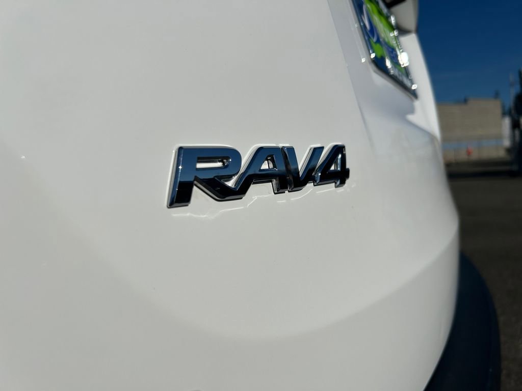 Used 2015 Toyota RAV4 XLE image 32