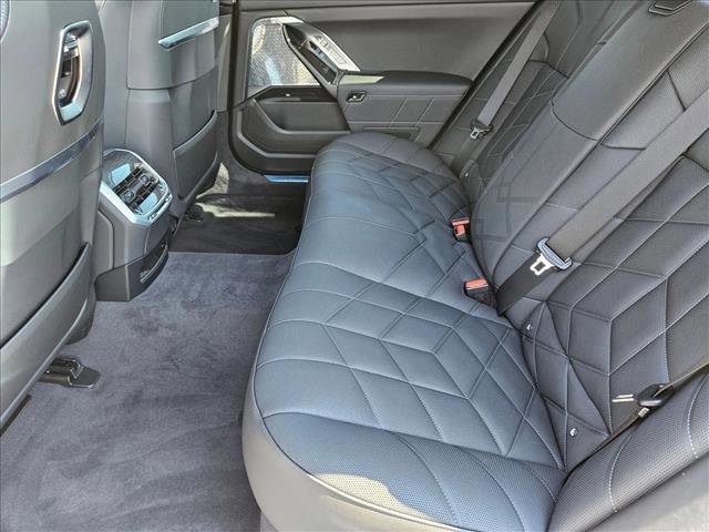 New 2025 BMW 760i xDrive w/ Premium Package image 16