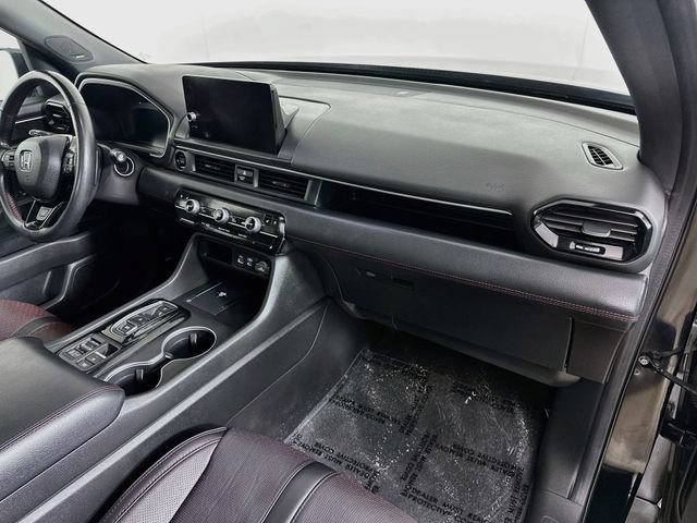 Certified 2025 Honda Pilot Black Edition image 36