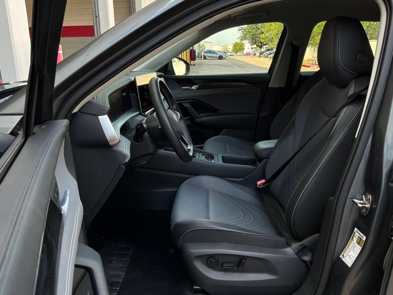 Used 2026 Volkswagen Tiguan SE FWD image 10