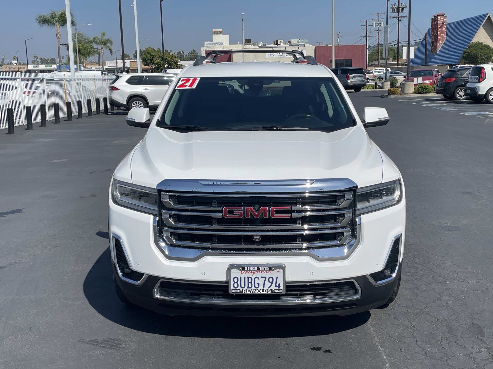 Used 2021 GMC Acadia SLT w/ Premium Package image 2