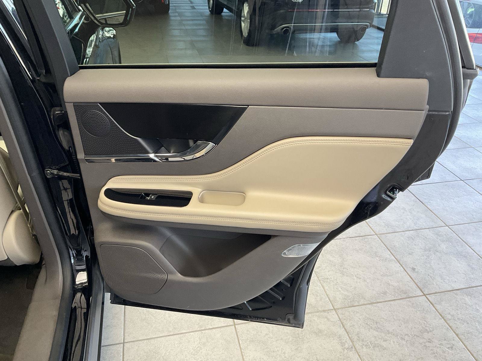 Used 2023 Lincoln Corsair AWD image 15