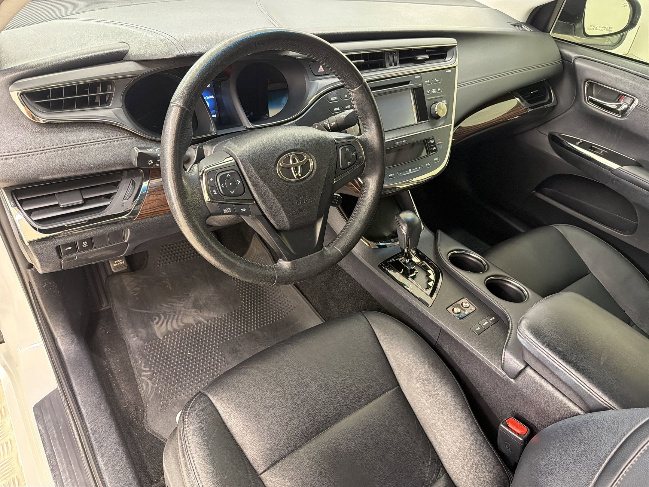 Used 2015 Toyota Avalon XLE image 4