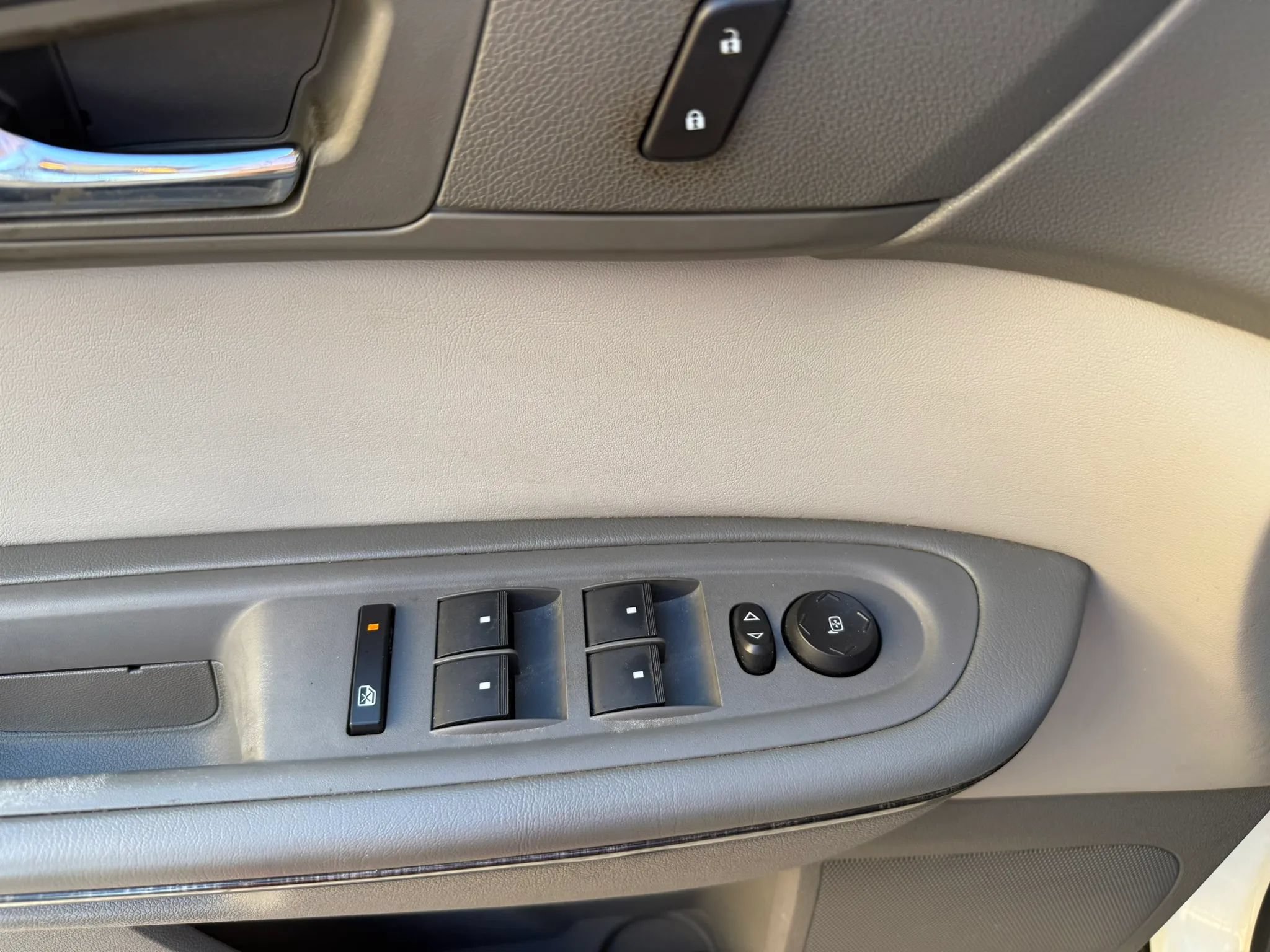 Used 2015 GMC Acadia SLT w/ Open Road Package FWD image 8