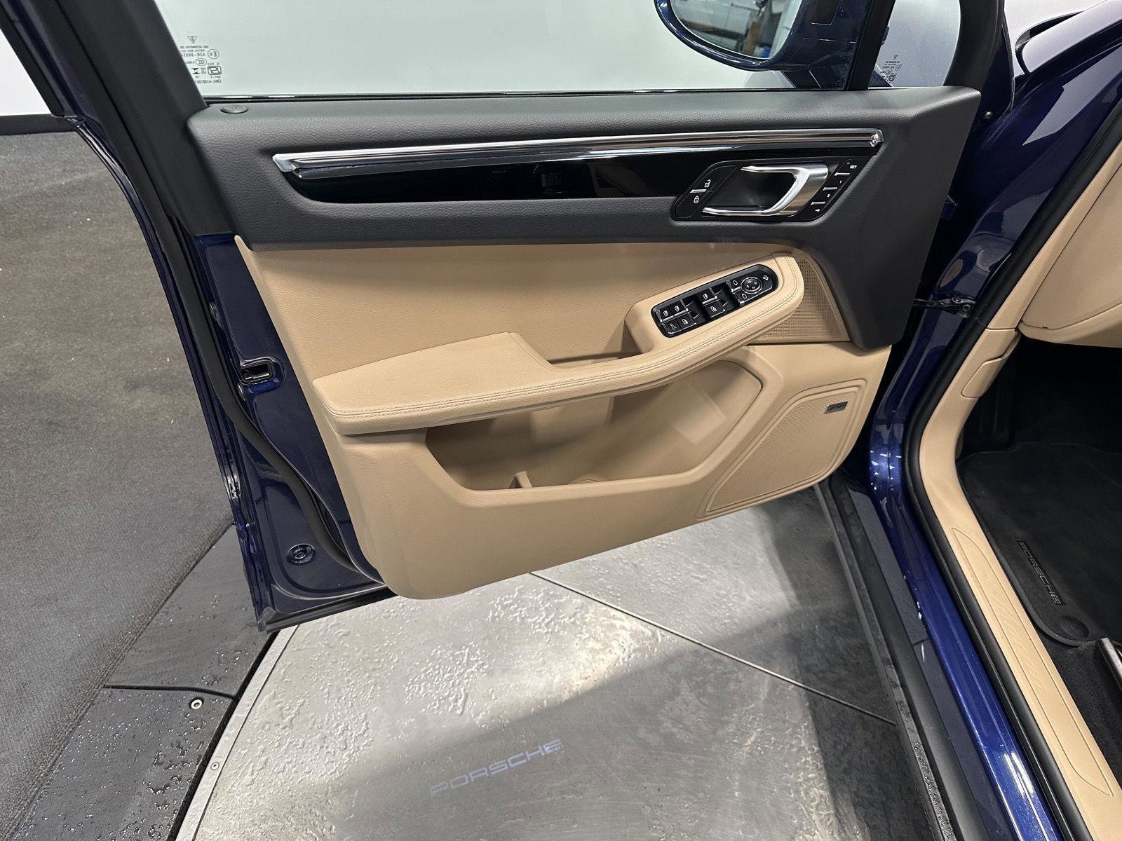 Certified 2026 Porsche Macan AWD/4WD image 15