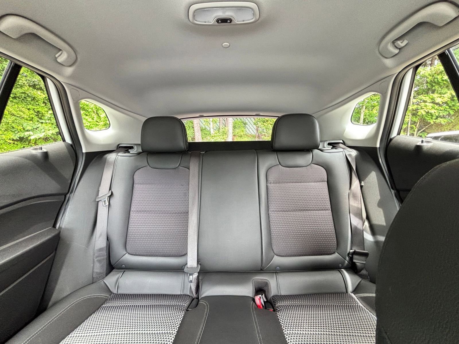 Used 2025 Chevrolet Trax LT FWD image 38