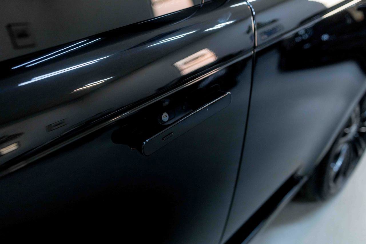 Used 2025 Land Rover Range Rover SE image 30