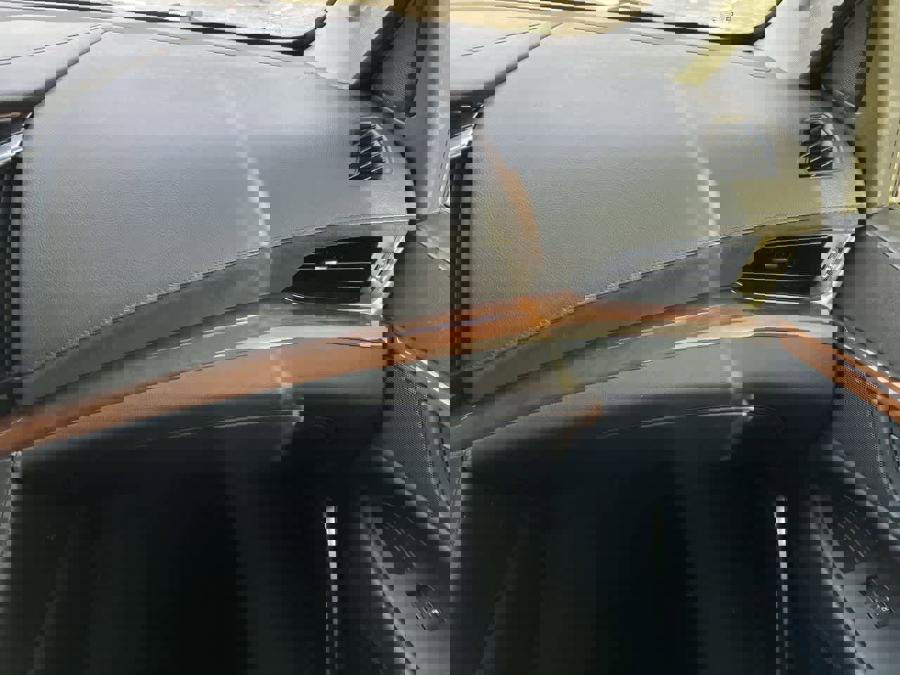 Used 2018 Cadillac Escalade ESV Luxury image 16