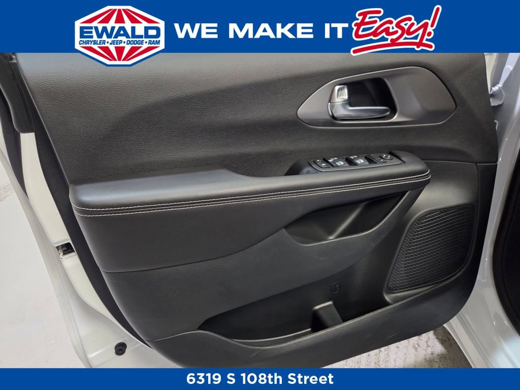 New 2026 Chrysler Voyager LX FWD image 16