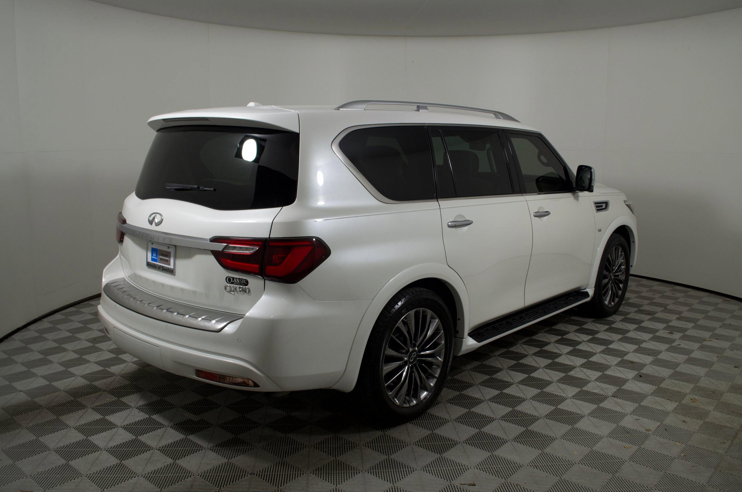 Used 2019 INFINITI QX80 Luxe w/ Proactive Package image 8