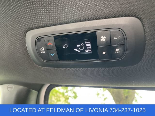 Used 2024 Chrysler Pacifica Limited FWD image 21