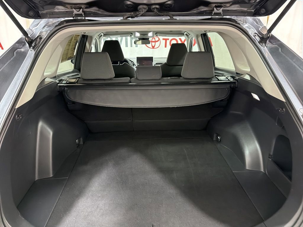 Used 2023 Toyota RAV4 XLE image 17