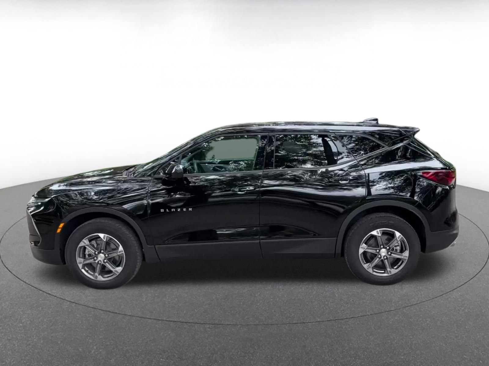 Used 2026 Chevrolet Blazer LT FWD image 9