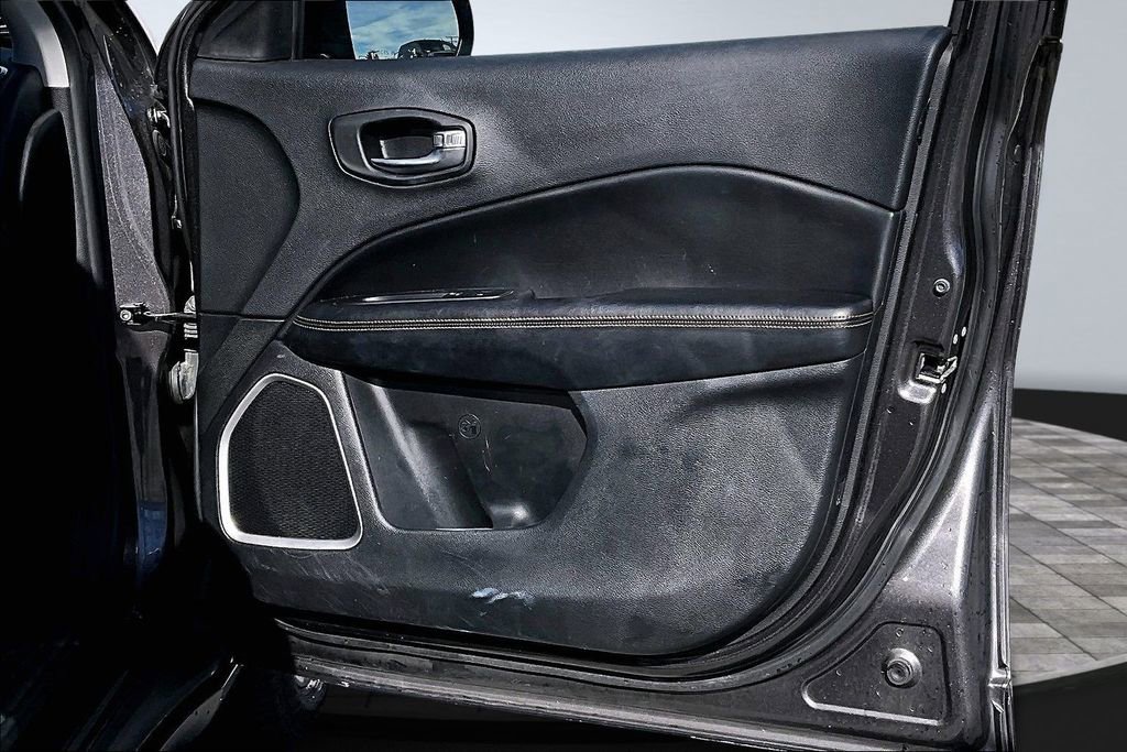 Used 2019 Jeep Compass Limited FWD image 15