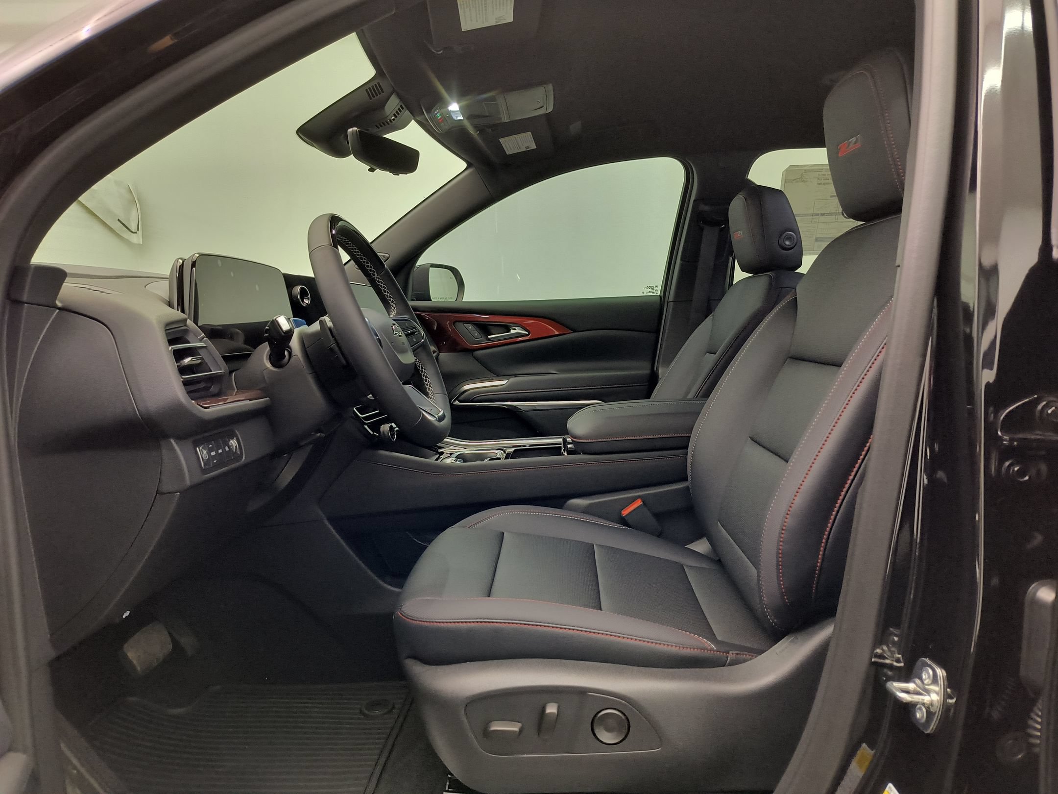 New 2026 Chevrolet Traverse Z71 w/ Enhanced Driving Package AWD/4WD image 5