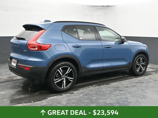 Used 2024 Volvo XC40 B5 Core image 11