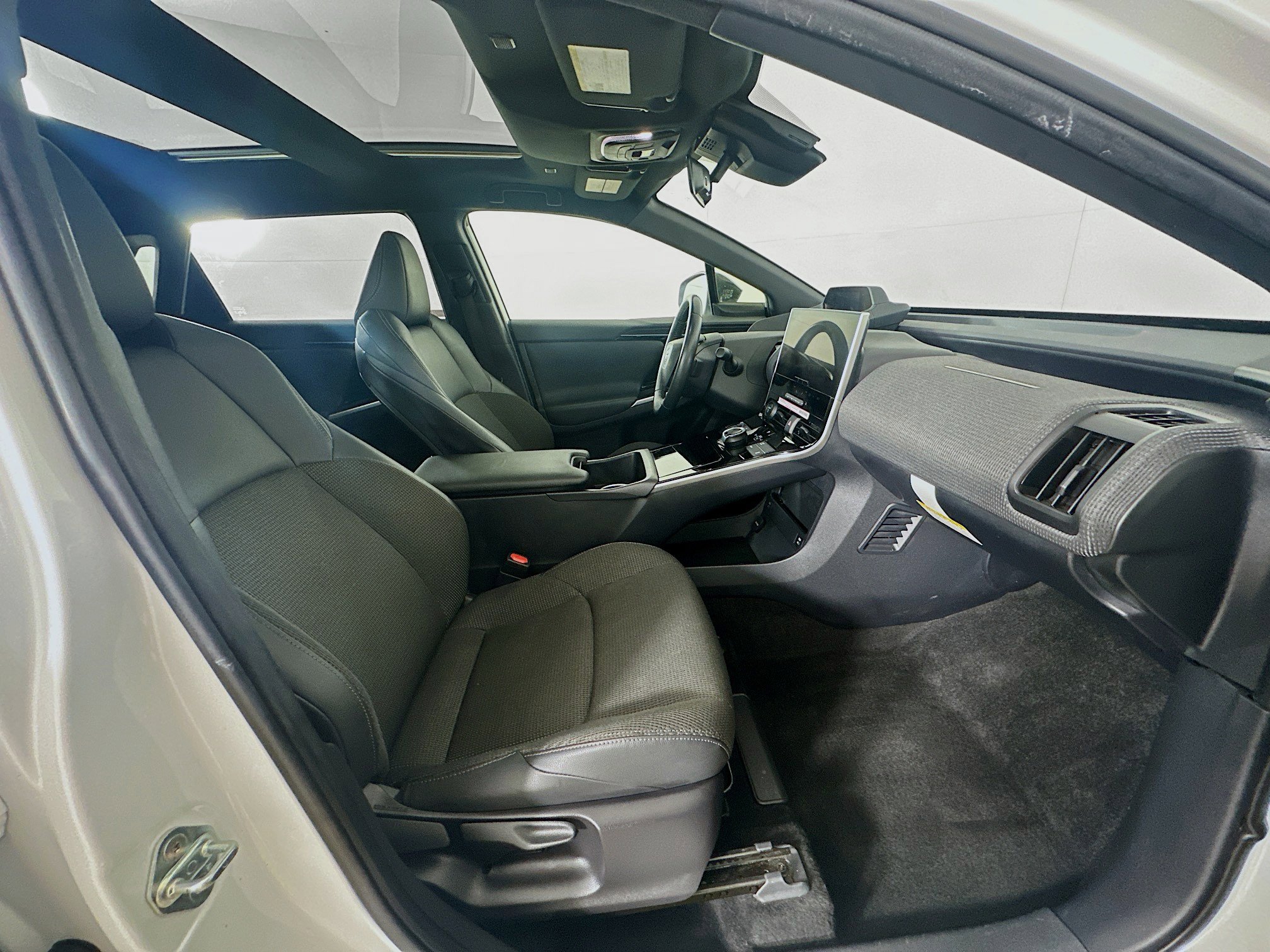 Used 2024 Toyota bZ4X FWD image 31