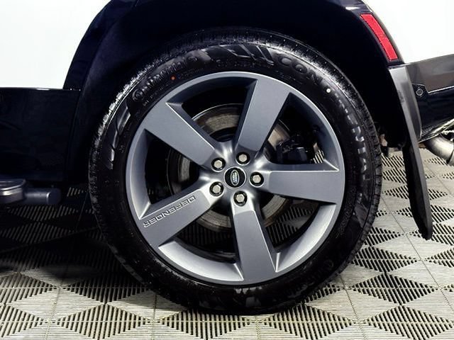 Used 2025 Land Rover Defender 110 V8 AWD/4WD image 14
