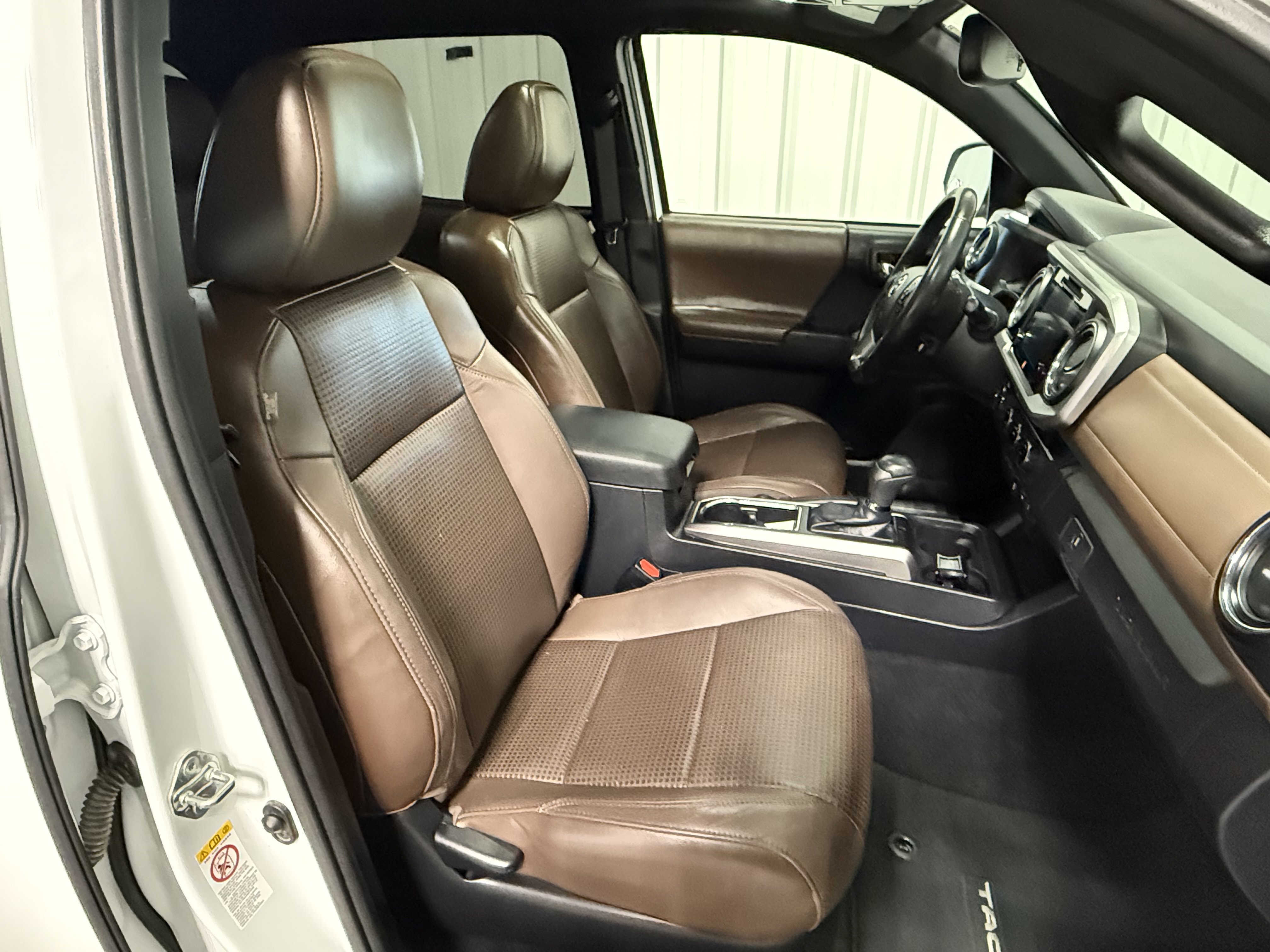 Used 2018 Toyota Tacoma Limited image 9