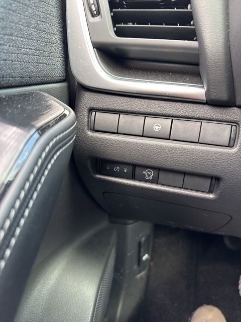 Certified 2023 Nissan Rogue SV image 18