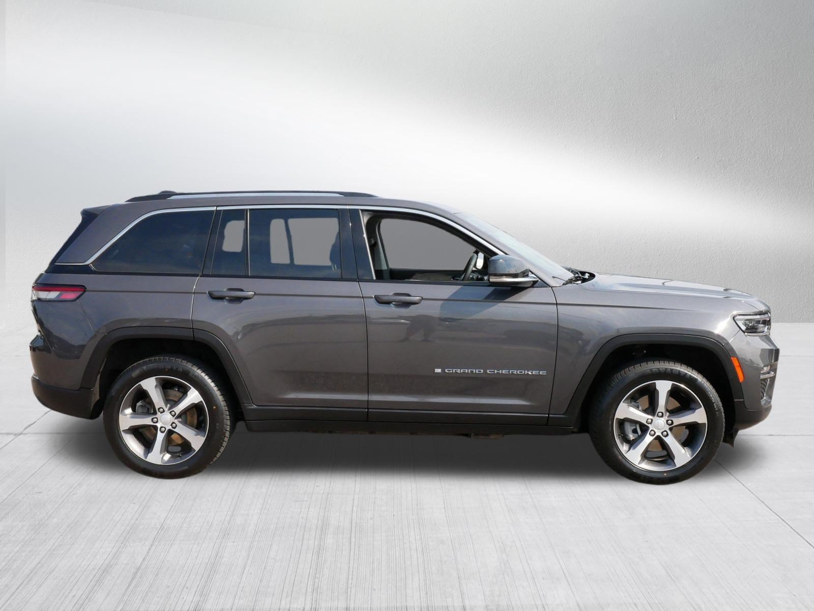 Used 2022 Jeep Grand Cherokee Limited 4xe AWD/4WD image 8