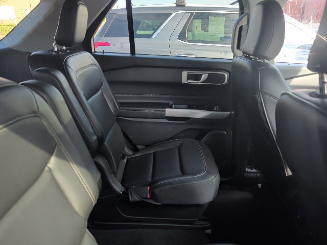 Used 2023 Ford Explorer XLT w/ Equipment Group 202A AWD/4WD image 6